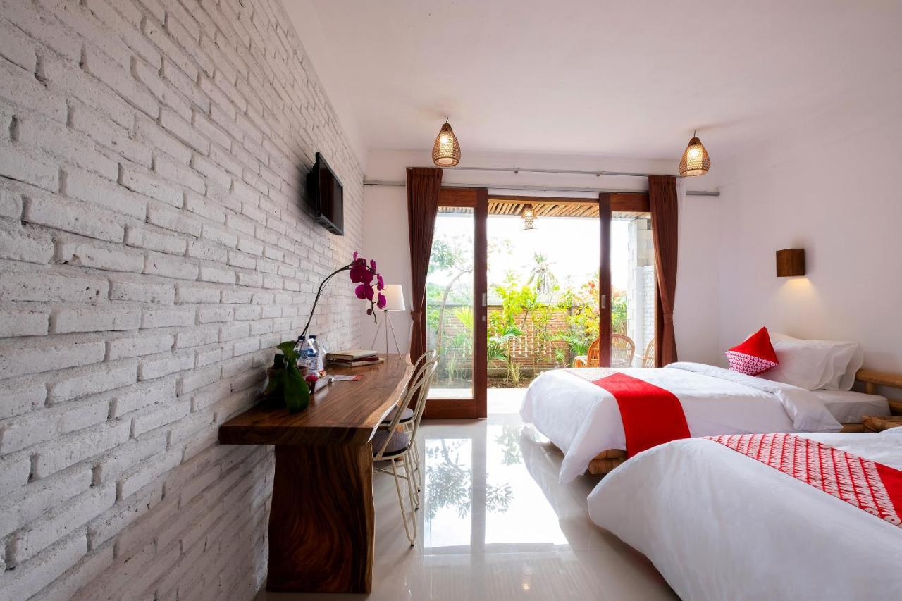 Oyo 1493 Surya Villa Selong Belanak Buitenkant foto
