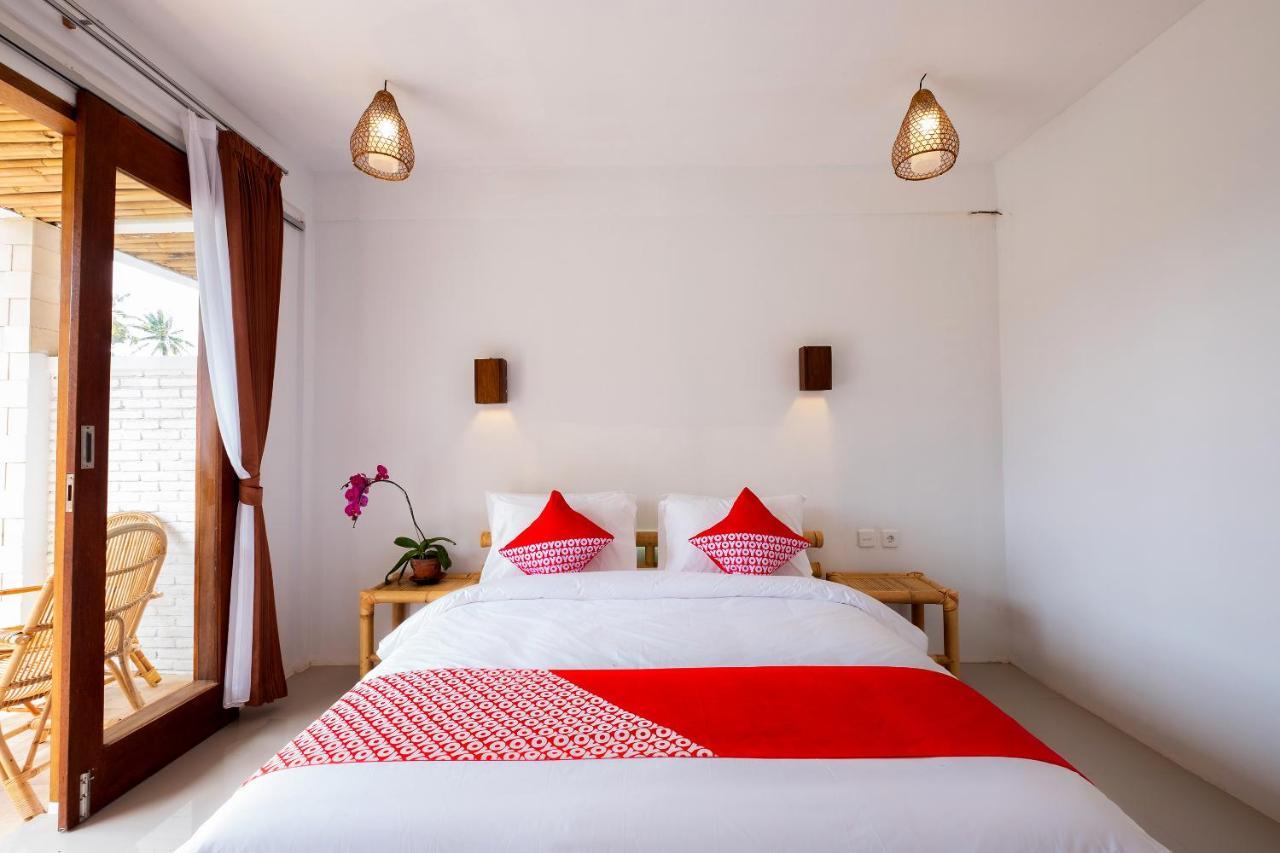 Oyo 1493 Surya Villa Selong Belanak Buitenkant foto